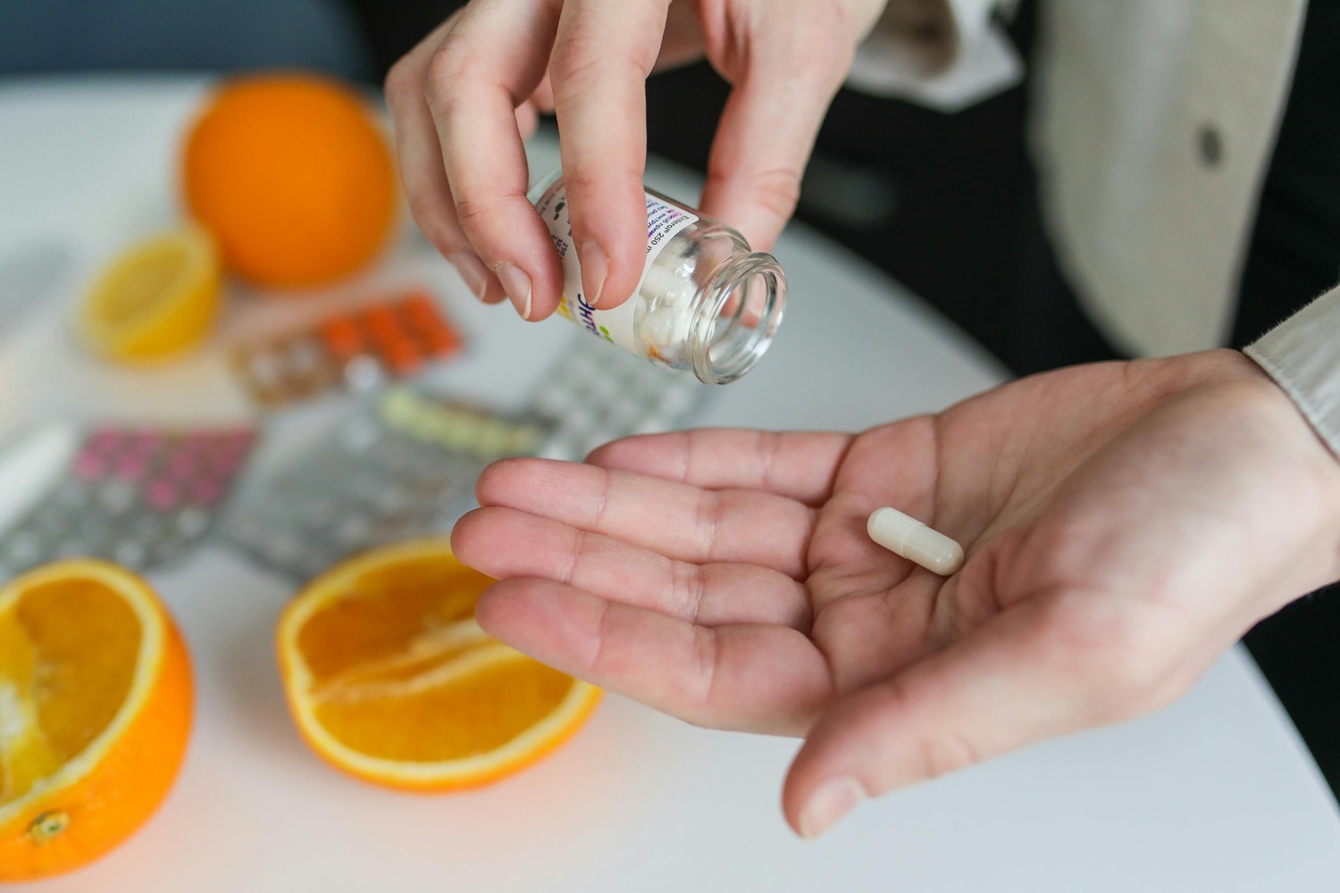 Vitamine: Essentielle Mikronährstoffe – Wirkung, Aufnahme, Mythen und Qualitätsmerkmale