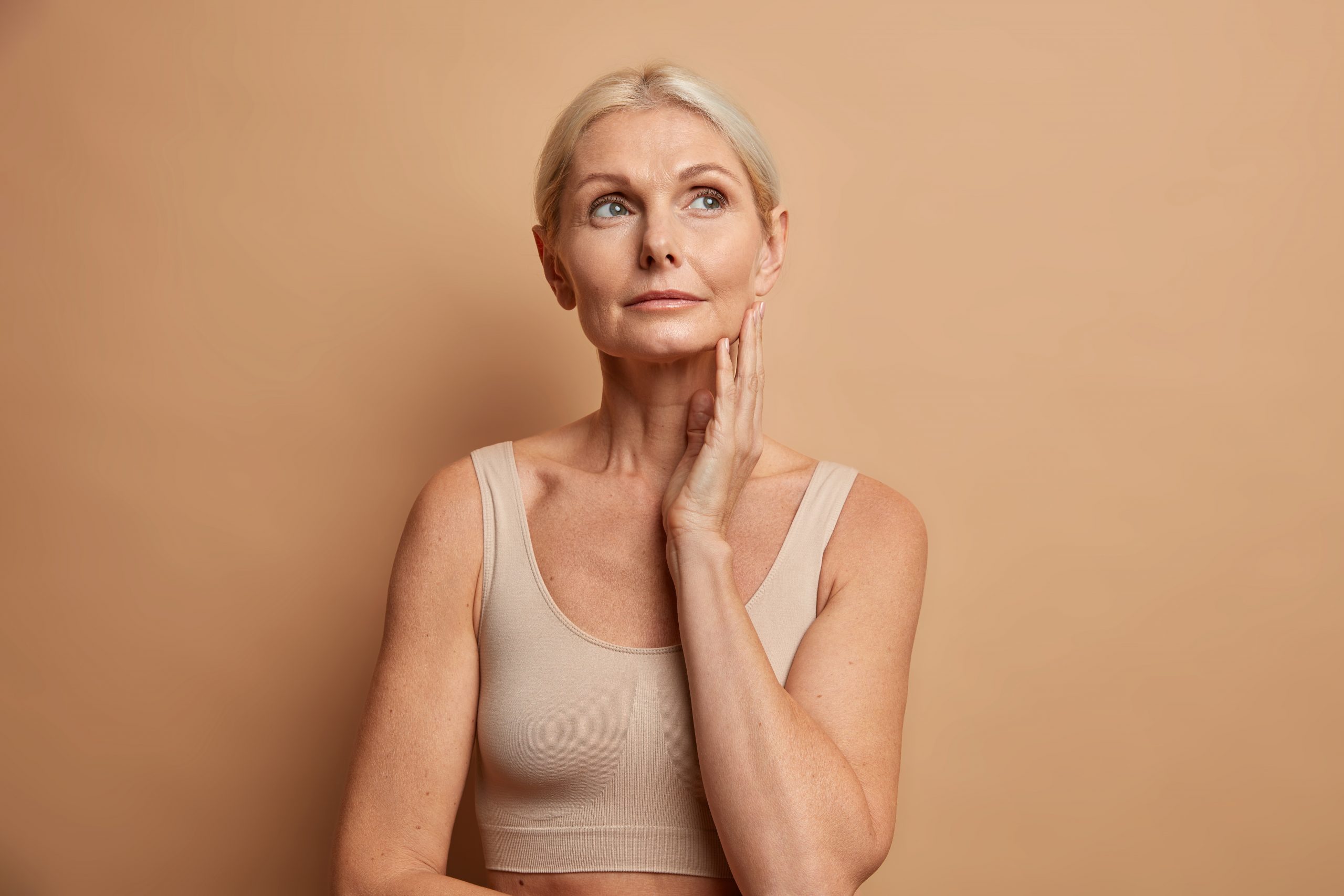 Hautalterung verlangsamen: Natürliche Anti-Aging-Strategien für gesunde, straffe Haut